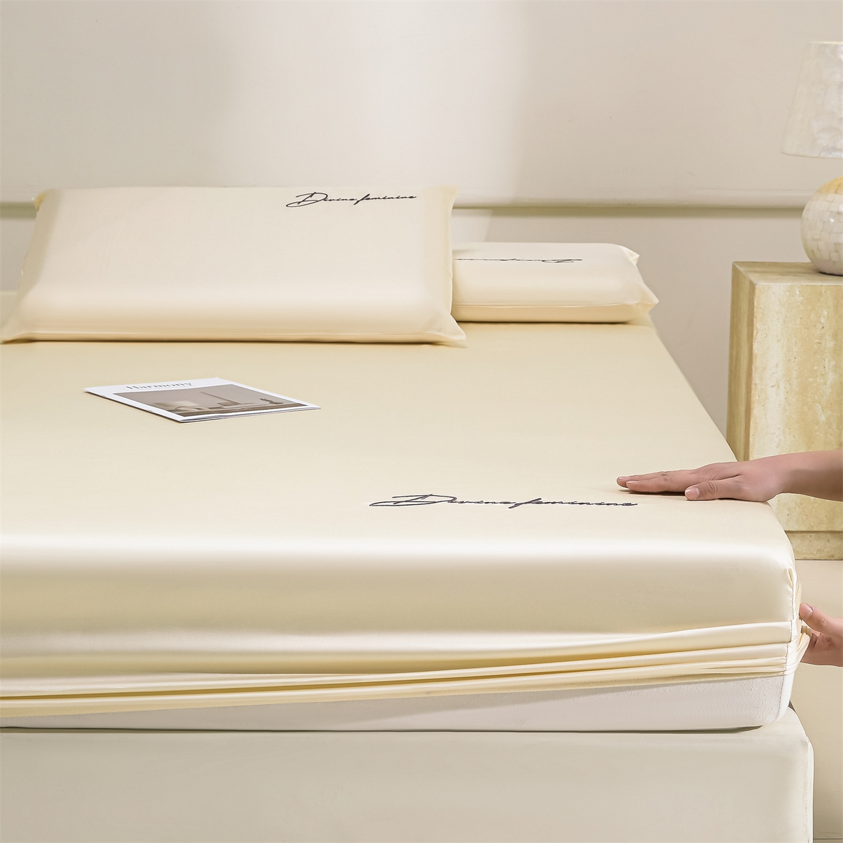 91家纺网 家纺一手货源 找家纺 DC 2026新款莱赛尔天丝轻奢刺绣单品床笠 元气白桃