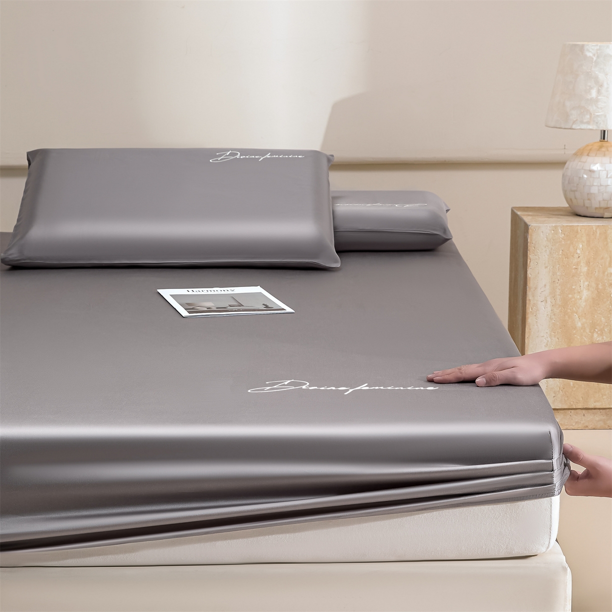 91家纺网 家纺一手货源 找家纺 DC 2026新款莱赛尔天丝轻奢刺绣单品床笠 经典灰