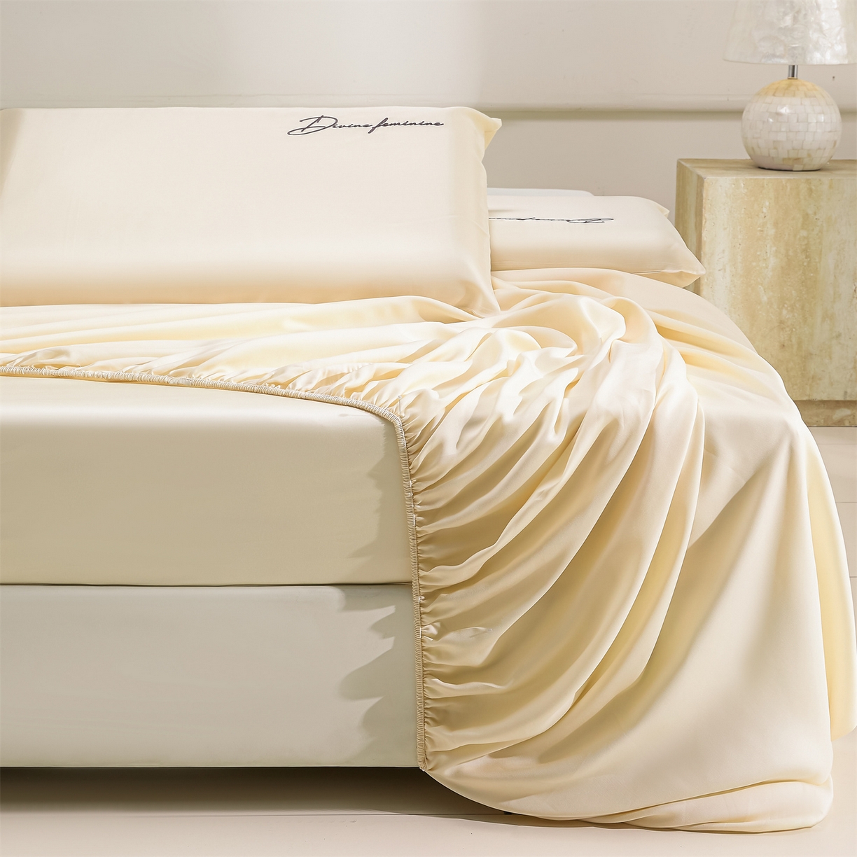 91家纺网 家纺一手货源 找家纺 DC 2026新款莱赛尔天丝轻奢刺绣单品床笠 元气白桃