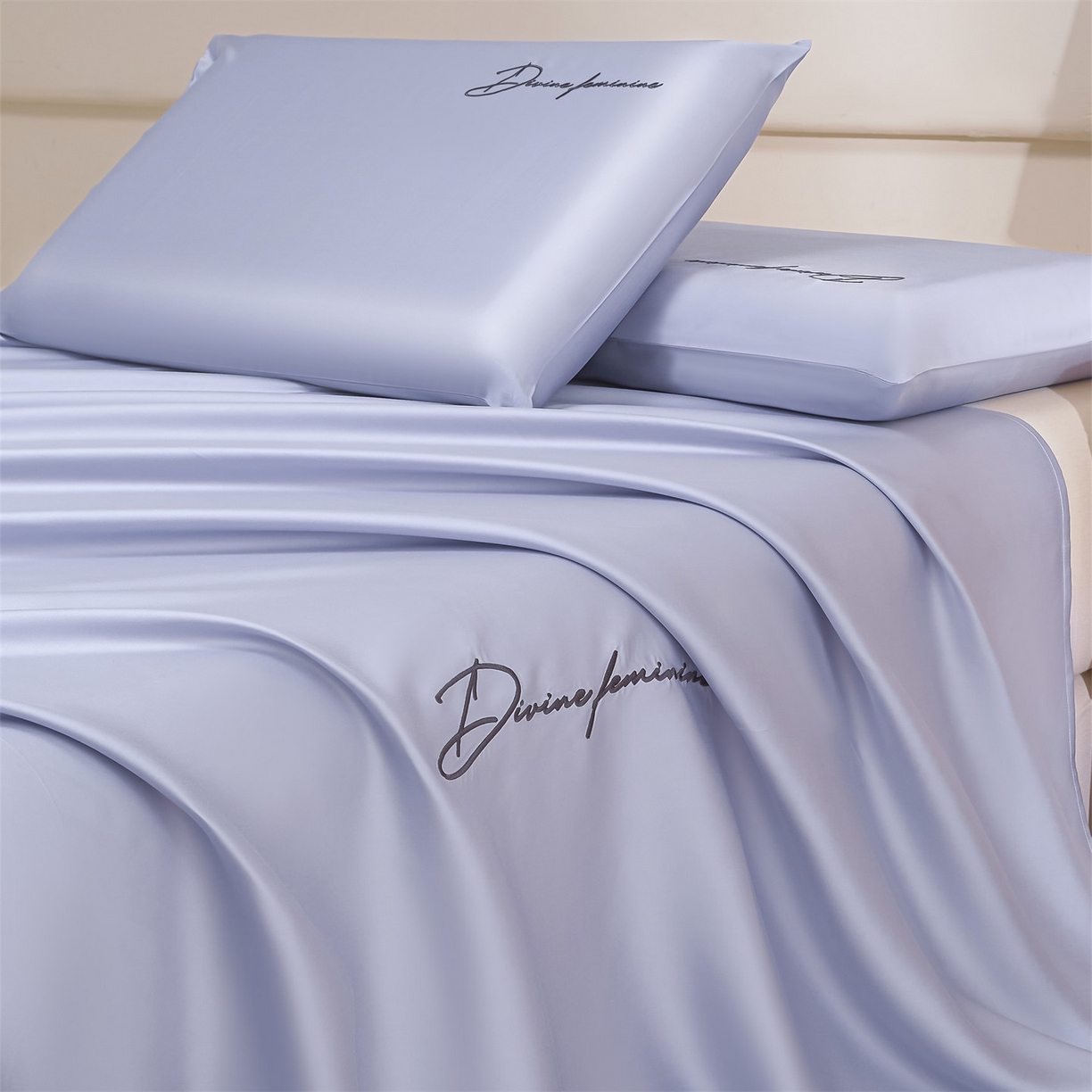 91家纺网 家纺一手货源 找家纺 DC 2026新款莱赛尔天丝轻奢刺绣单品床单 风信紫