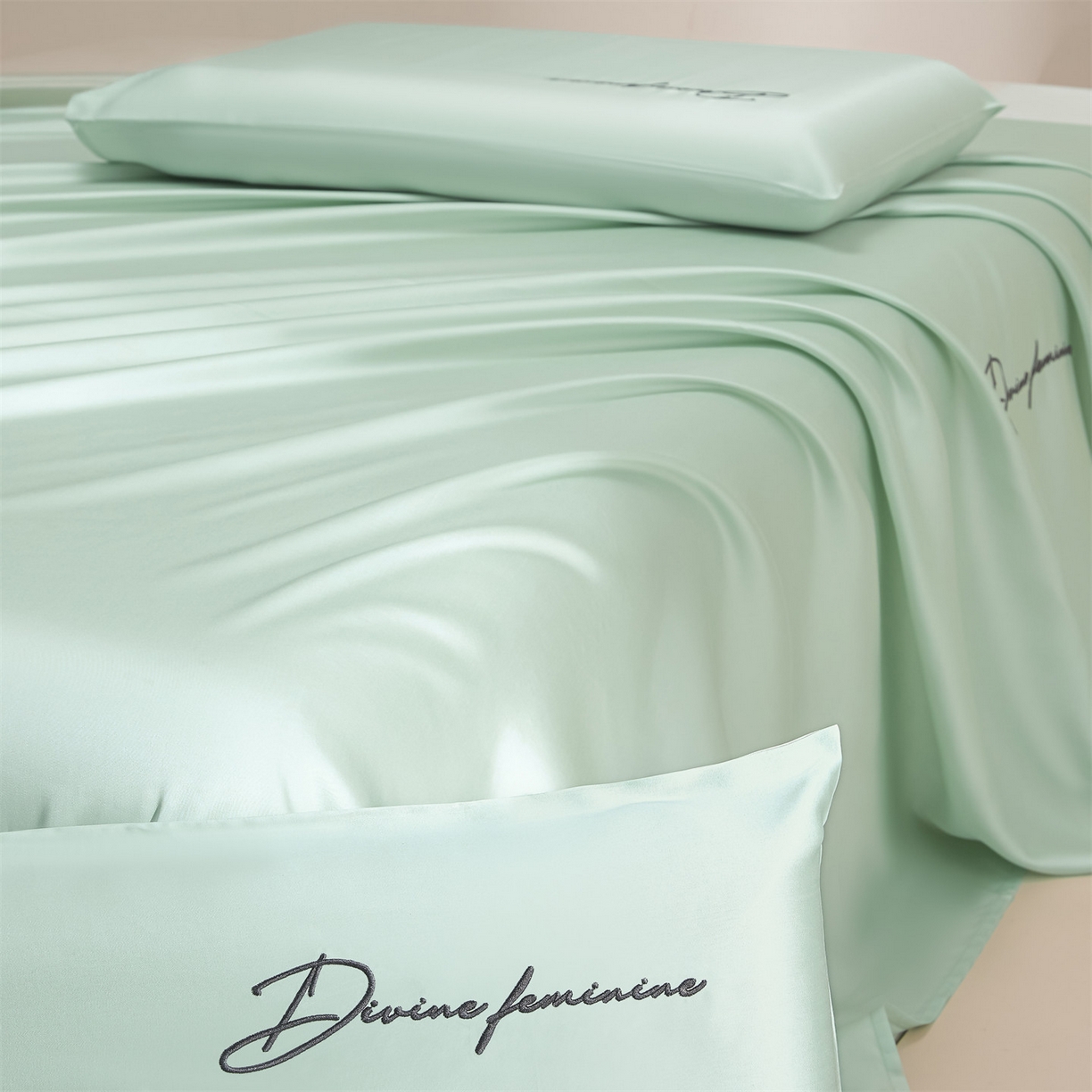 91家纺网 家纺一手货源 找家纺 DC 2026新款莱赛尔天丝轻奢刺绣单品床单 亚丁绿