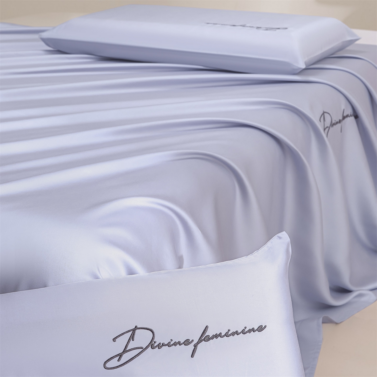 91家纺网 家纺一手货源 找家纺 DC 2026新款莱赛尔天丝轻奢刺绣单品床单 风信紫