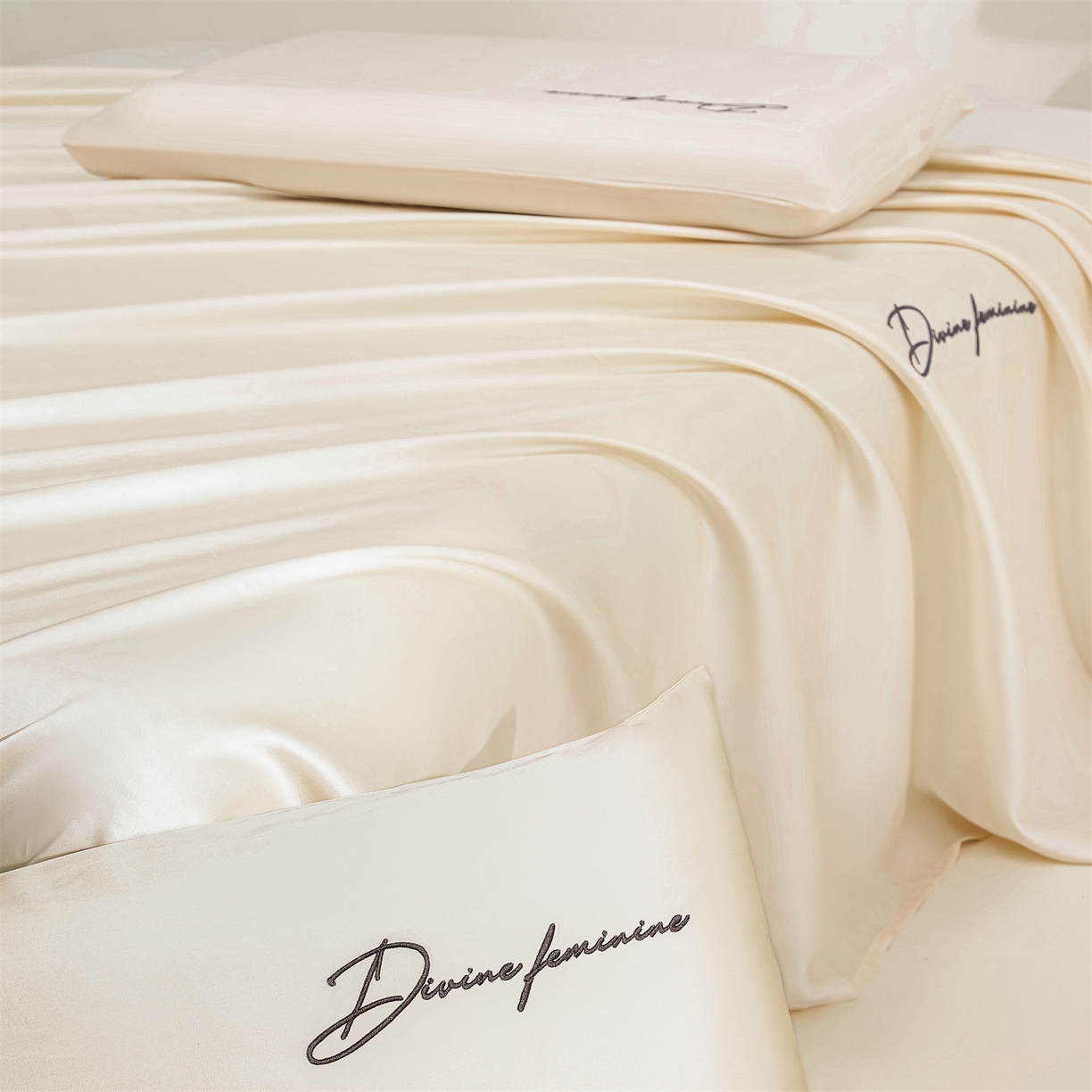 91家纺网 家纺一手货源 找家纺 DC 2026新款莱赛尔天丝轻奢刺绣单品床单 元气白桃