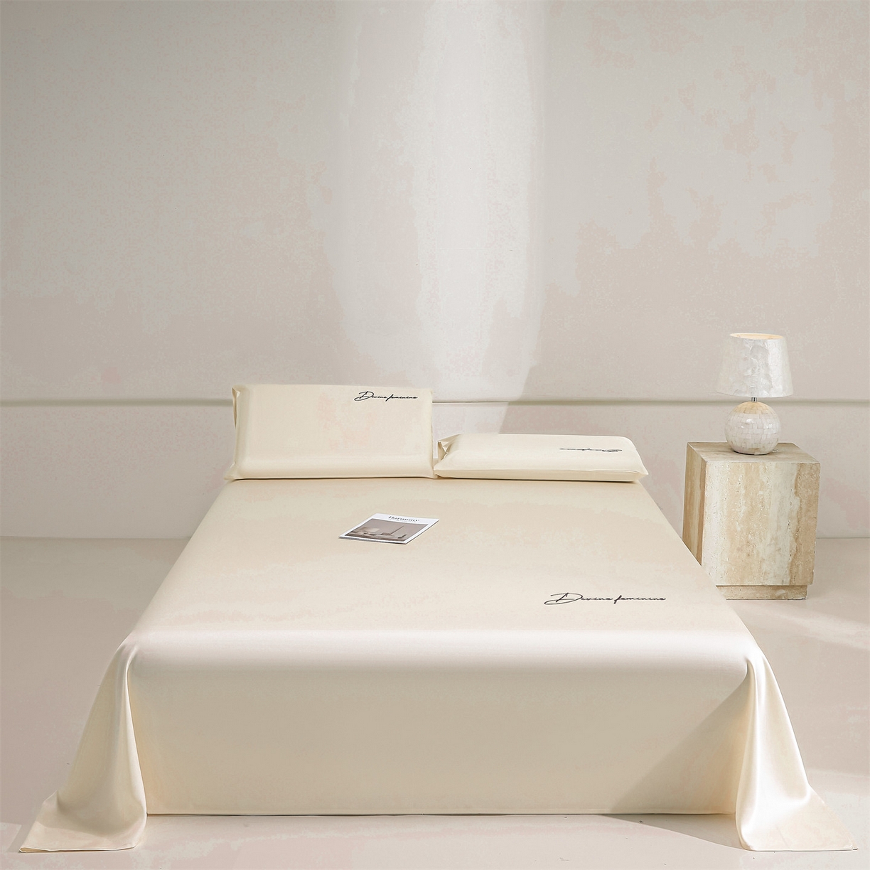 91家纺网 家纺一手货源 找家纺 DC 2026新款莱赛尔天丝轻奢刺绣单品床单 元气白桃