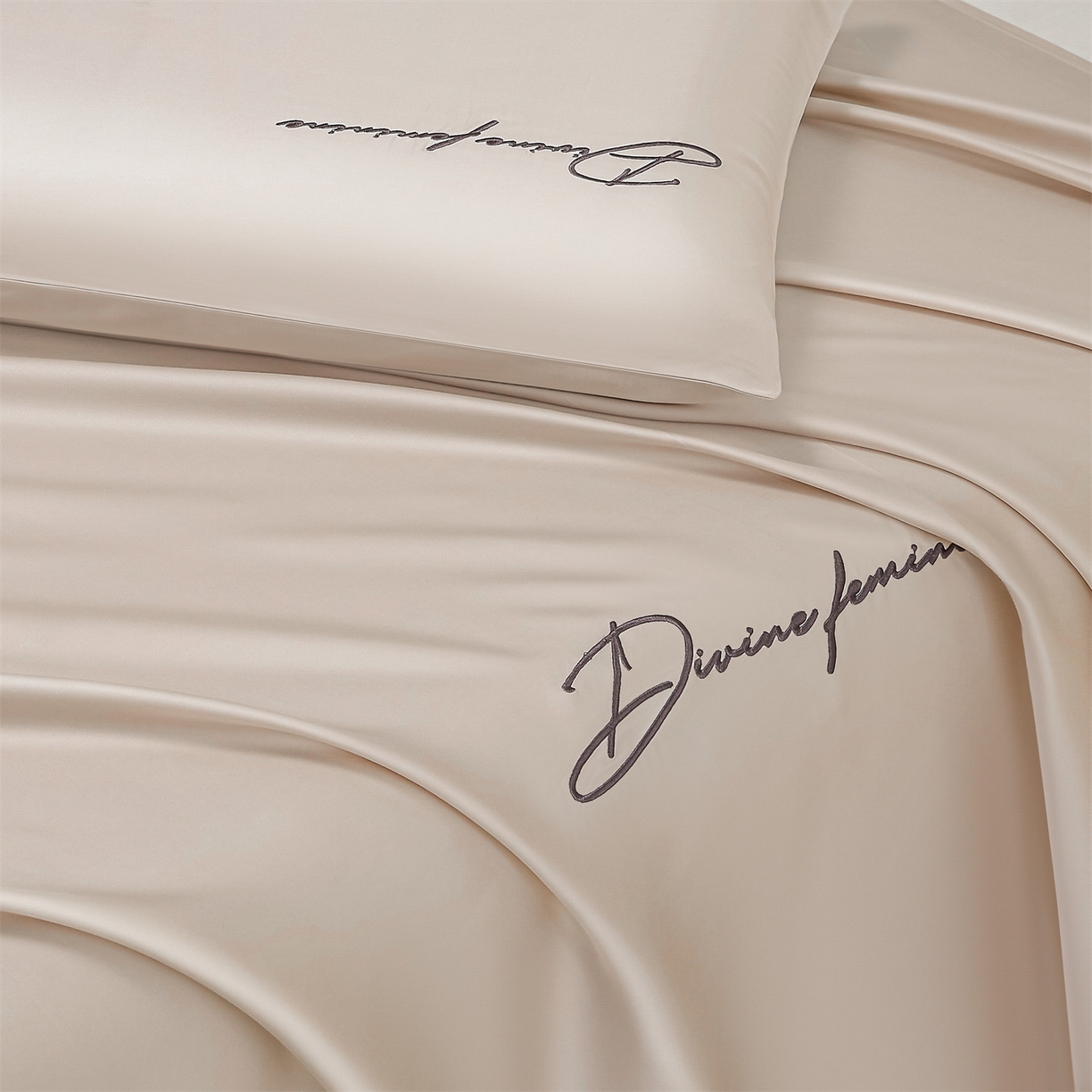 91家纺网 家纺一手货源 找家纺 DC 2026新款莱赛尔天丝轻奢刺绣单品床单 浅茶