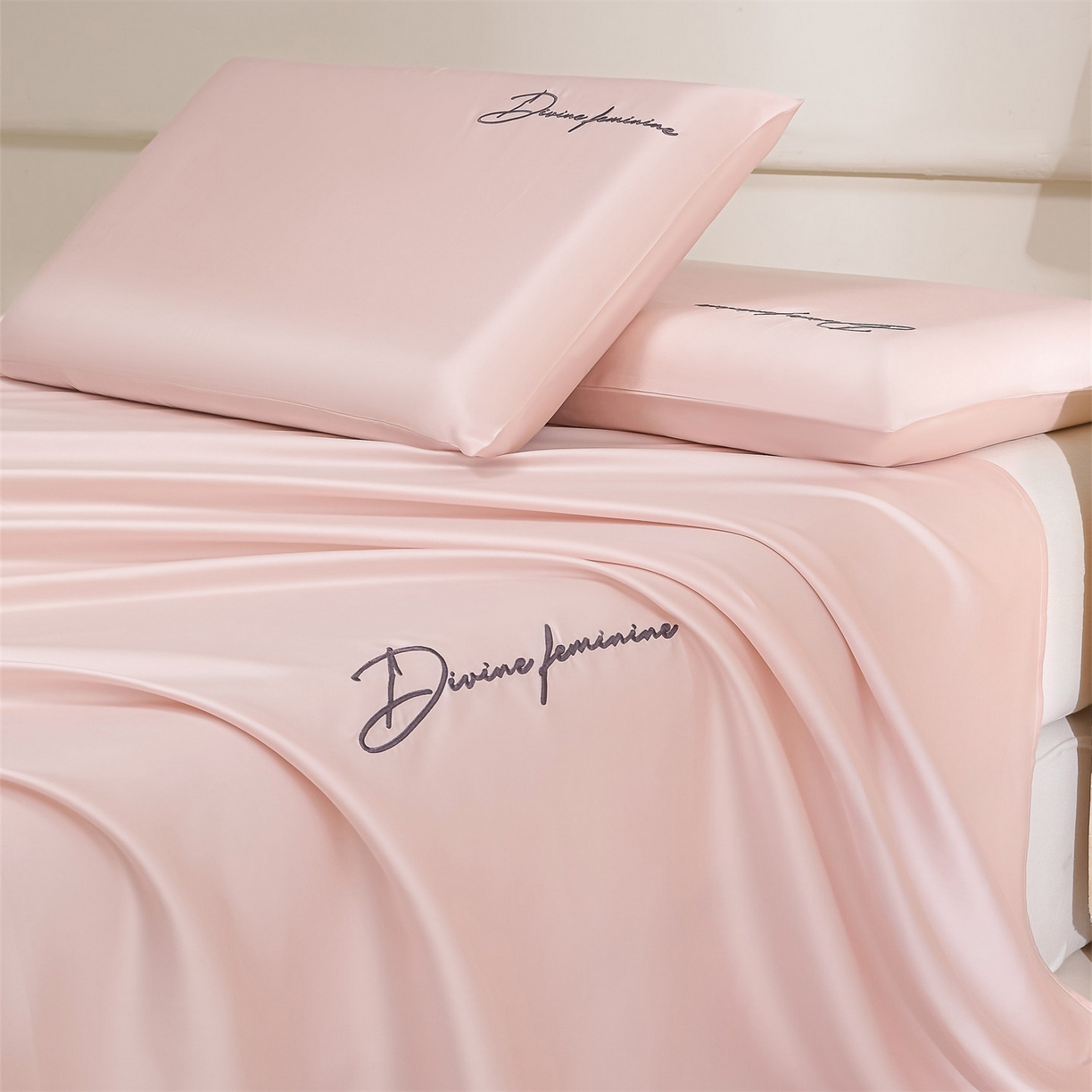 DC 2026新款莱赛尔天丝轻奢刺绣单品床单 冰雾粉