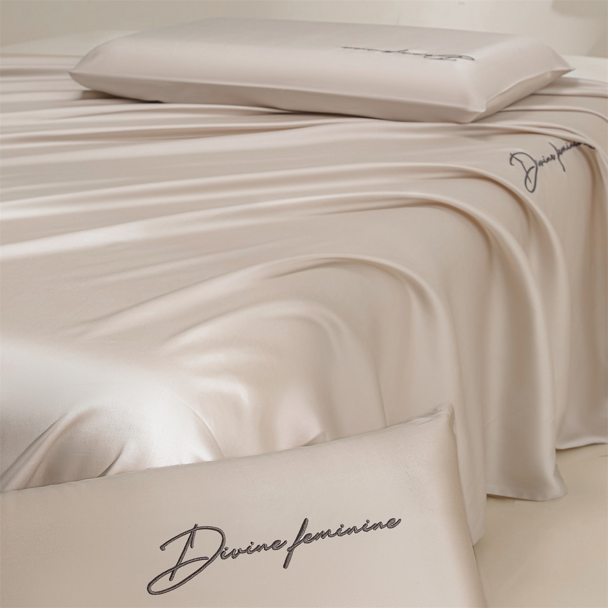 91家纺网 家纺一手货源 找家纺 DC 2026新款莱赛尔天丝轻奢刺绣单品床单 浅茶