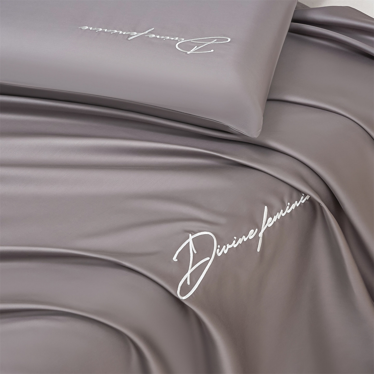 91家纺网 家纺一手货源 找家纺 DC 2026新款莱赛尔天丝轻奢刺绣单品床单 经典灰