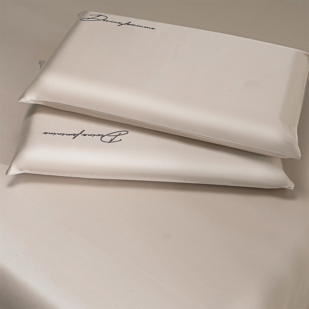 91家纺网 家纺一手货源 找家纺 DC 2026新款莱赛尔天丝轻奢刺绣单品床单 浅茶