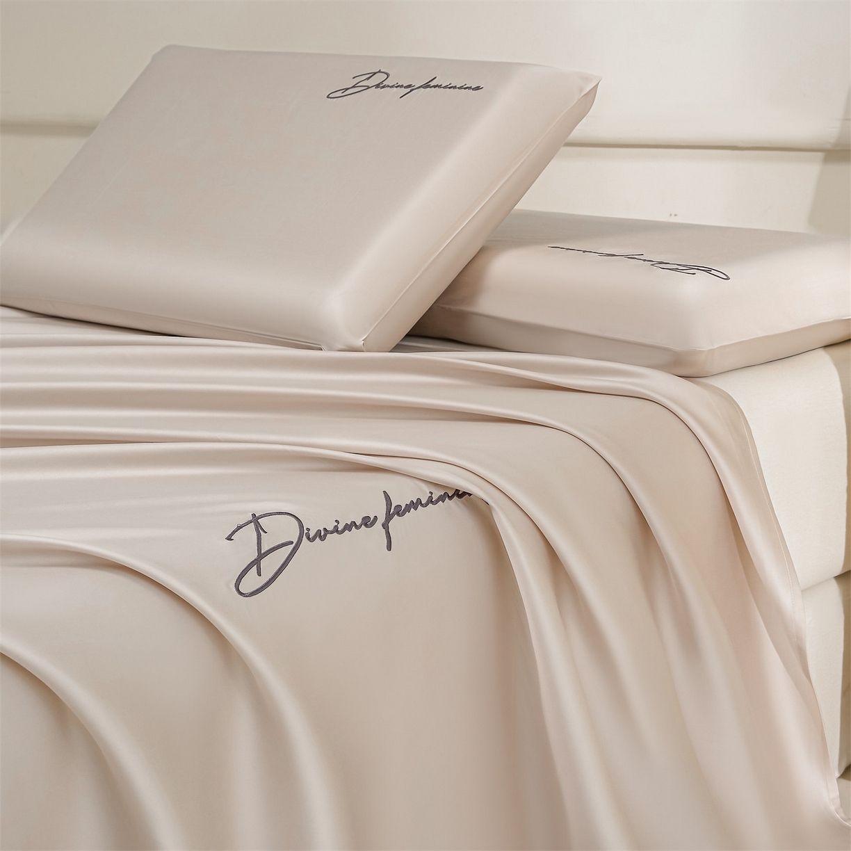 DC 2026新款莱赛尔天丝轻奢刺绣单品床单 浅茶