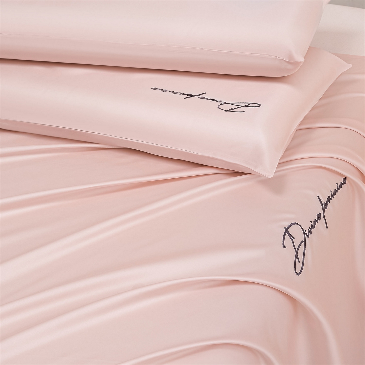 91家纺网 家纺一手货源 找家纺 DC 2026新款莱赛尔天丝轻奢刺绣单品床单 冰雾粉