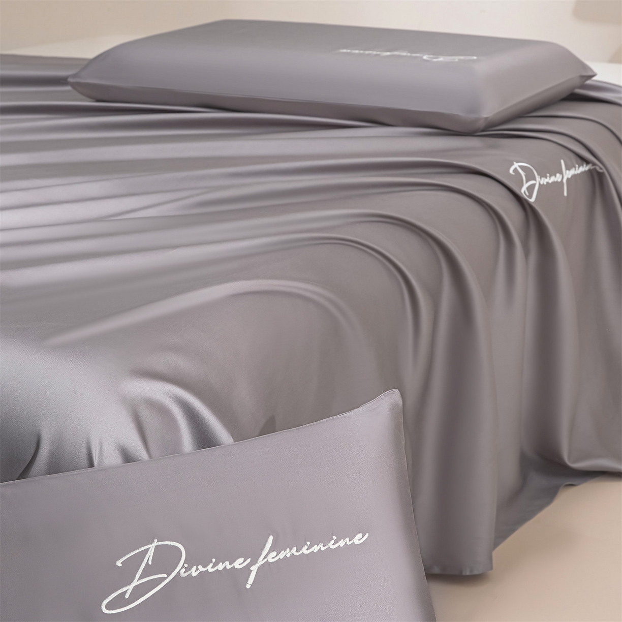 91家纺网 家纺一手货源 找家纺 DC 2026新款莱赛尔天丝轻奢刺绣单品床单 经典灰