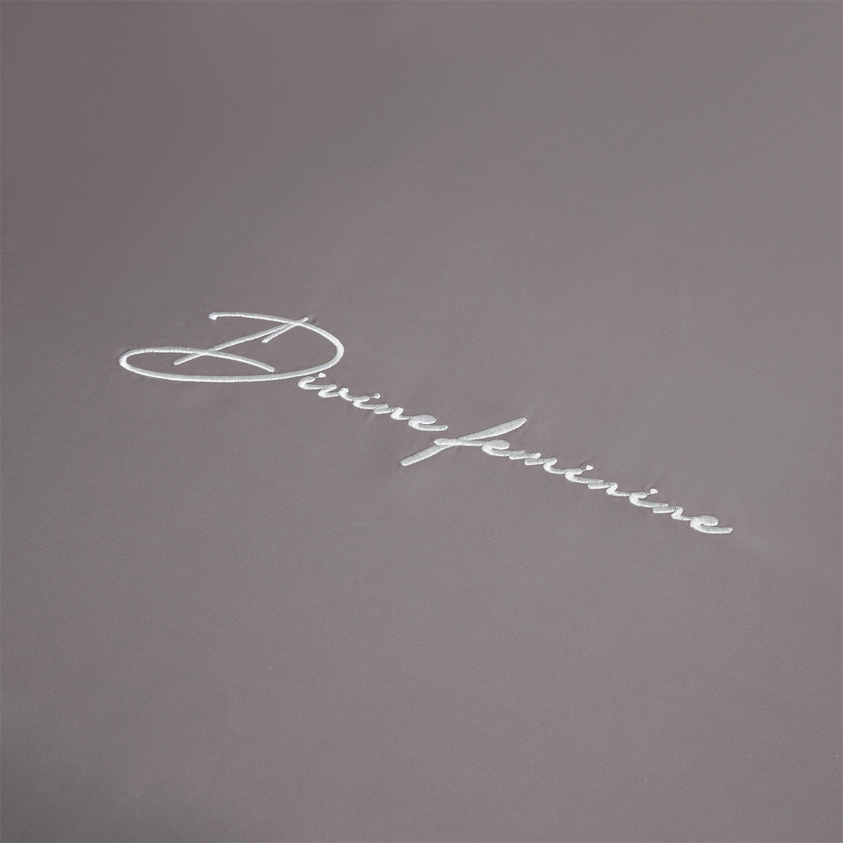 91家纺网 家纺一手货源 找家纺 DC 2026新款莱赛尔天丝轻奢刺绣单品床单 经典灰