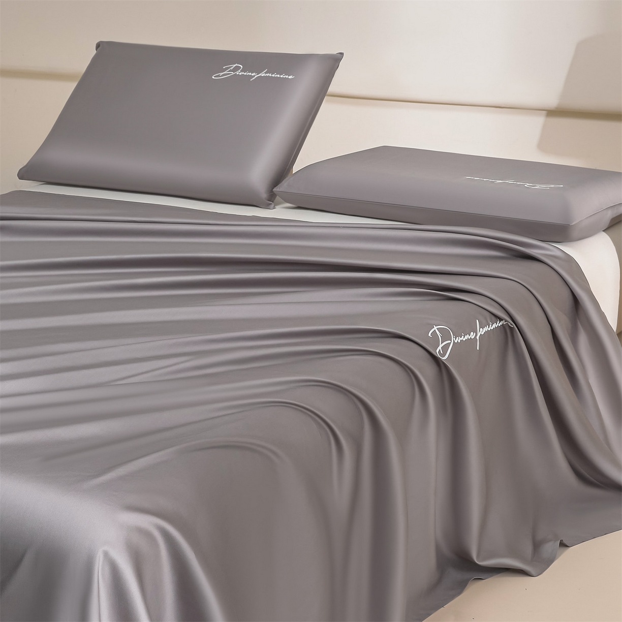 91家纺网 家纺一手货源 找家纺 DC 2026新款莱赛尔天丝轻奢刺绣单品床单 经典灰