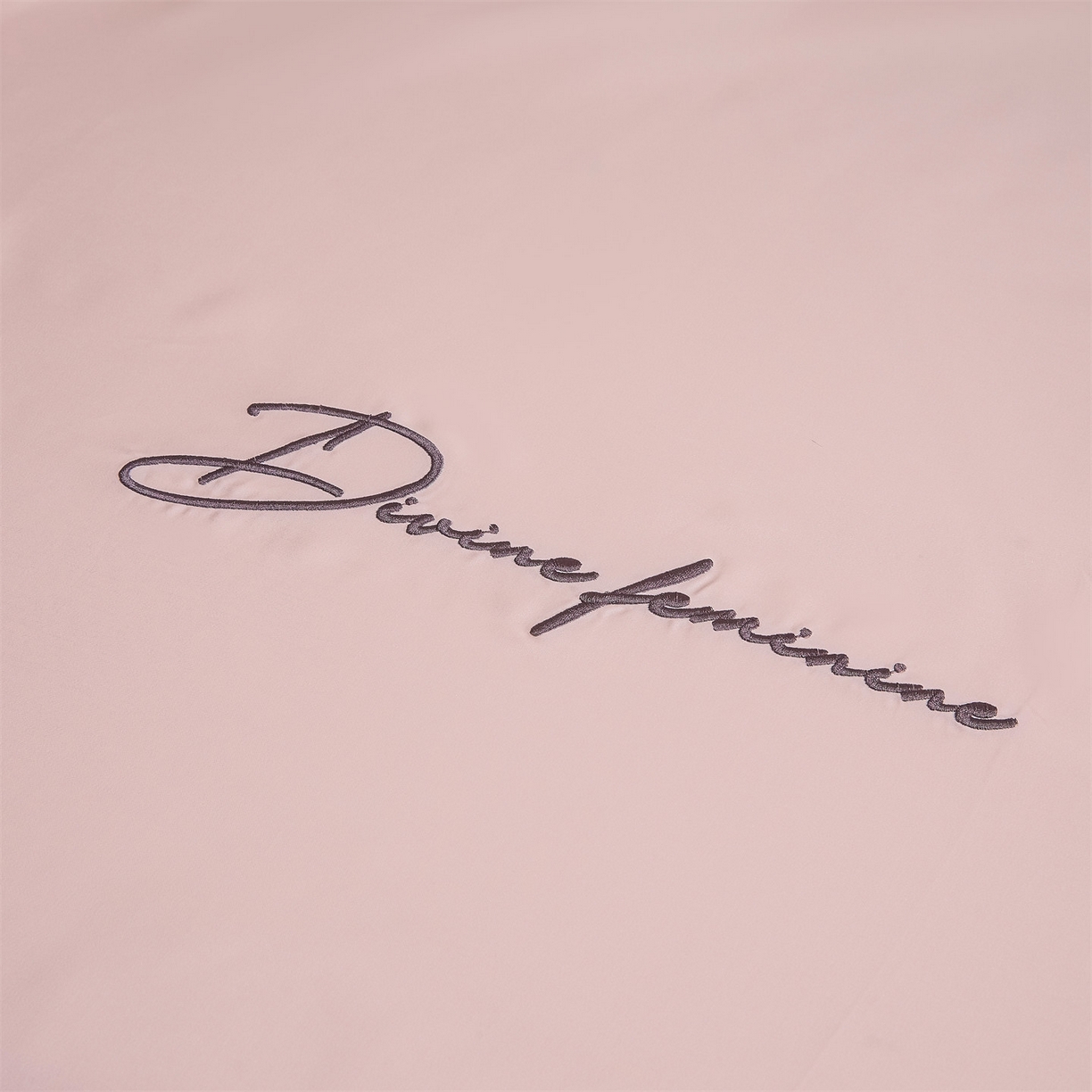 91家纺网 家纺一手货源 找家纺 DC 2026新款莱赛尔天丝轻奢刺绣单品床单 冰雾粉