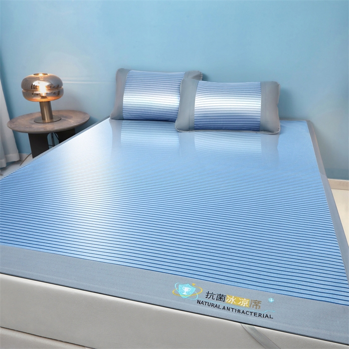 91家纺网 家纺一手货源 找家纺 航途席业 2026新款抗菌冰凉席饼干条纹无纺布凉席席子 素夏 静谧蓝