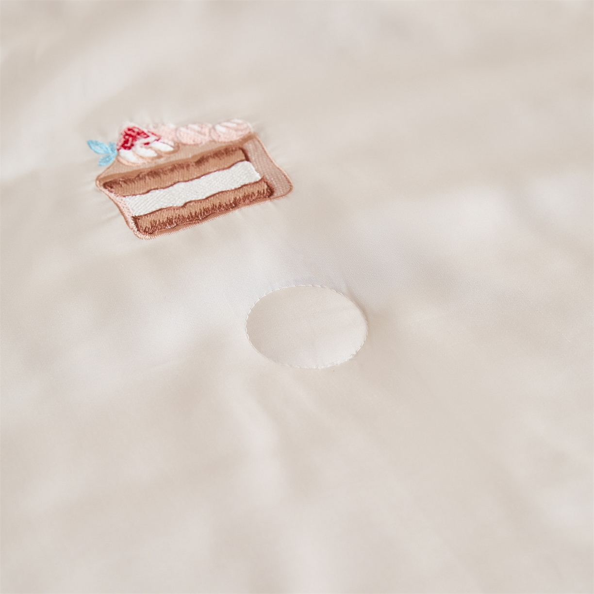 91家纺网 家纺一手货源 找家纺 DC 2026新款A类兰精天丝麻绳平绣系列夏被四件套 元气白桃+半熟蜜桃（焦糖小熊）