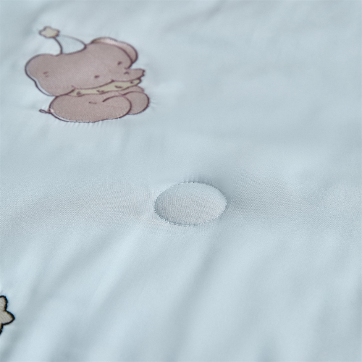 91家纺网 家纺一手货源 找家纺 DC 2026新款A类兰精天丝麻绳平绣系列夏被四件套 婴儿蓝+冰川灰（小象城堡）