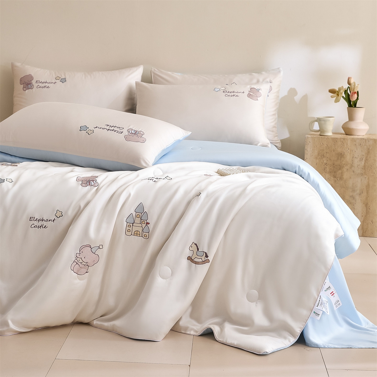 91家纺网 家纺一手货源 找家纺 DC 2026新款A类兰精天丝麻绳平绣系列夏被四件套 元气白桃+婴儿蓝（小象城堡）