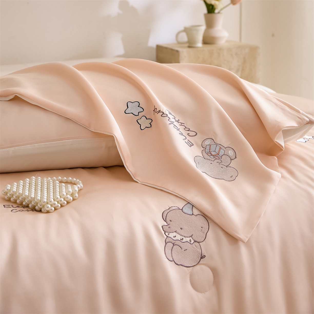 91家纺网 家纺一手货源 找家纺 DC 2026新款A类兰精天丝麻绳平绣系列夏被四件套 半熟蜜桃+元气白桃（小象城堡）