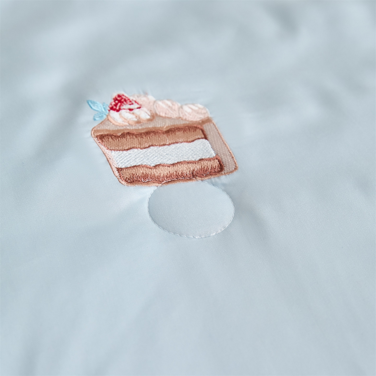 91家纺网 家纺一手货源 找家纺 DC 2026新款A类兰精天丝麻绳平绣系列夏被四件套 婴儿蓝+冰川灰（焦糖小熊）