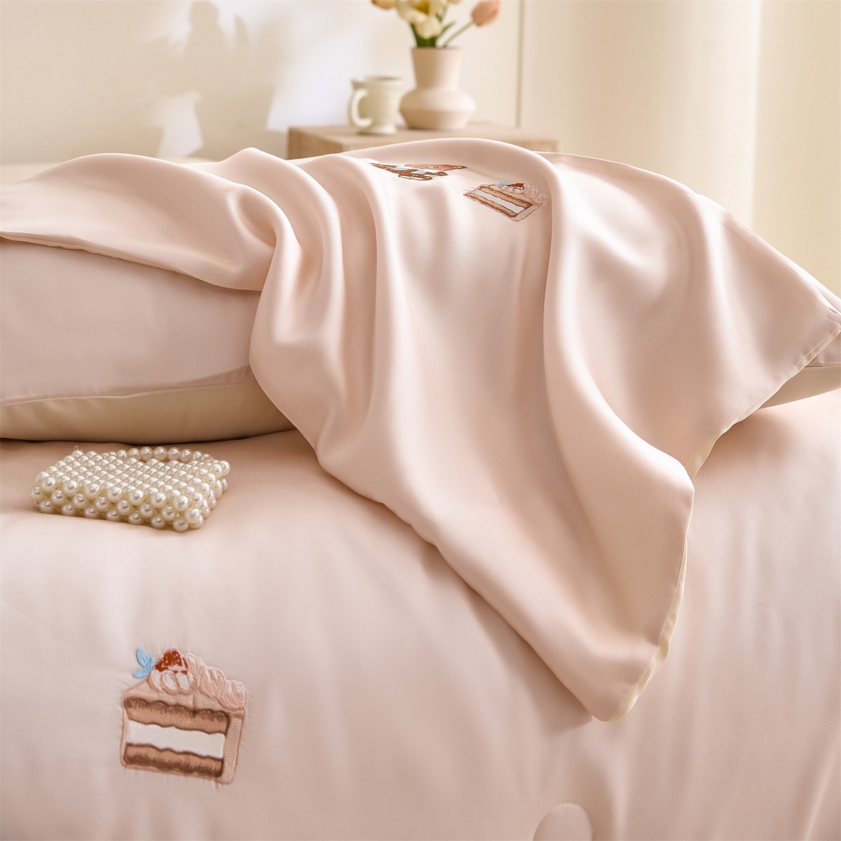 91家纺网 家纺一手货源 找家纺 DC 2026新款A类兰精天丝麻绳平绣系列夏被四件套 素粉+杏白（焦糖小熊）