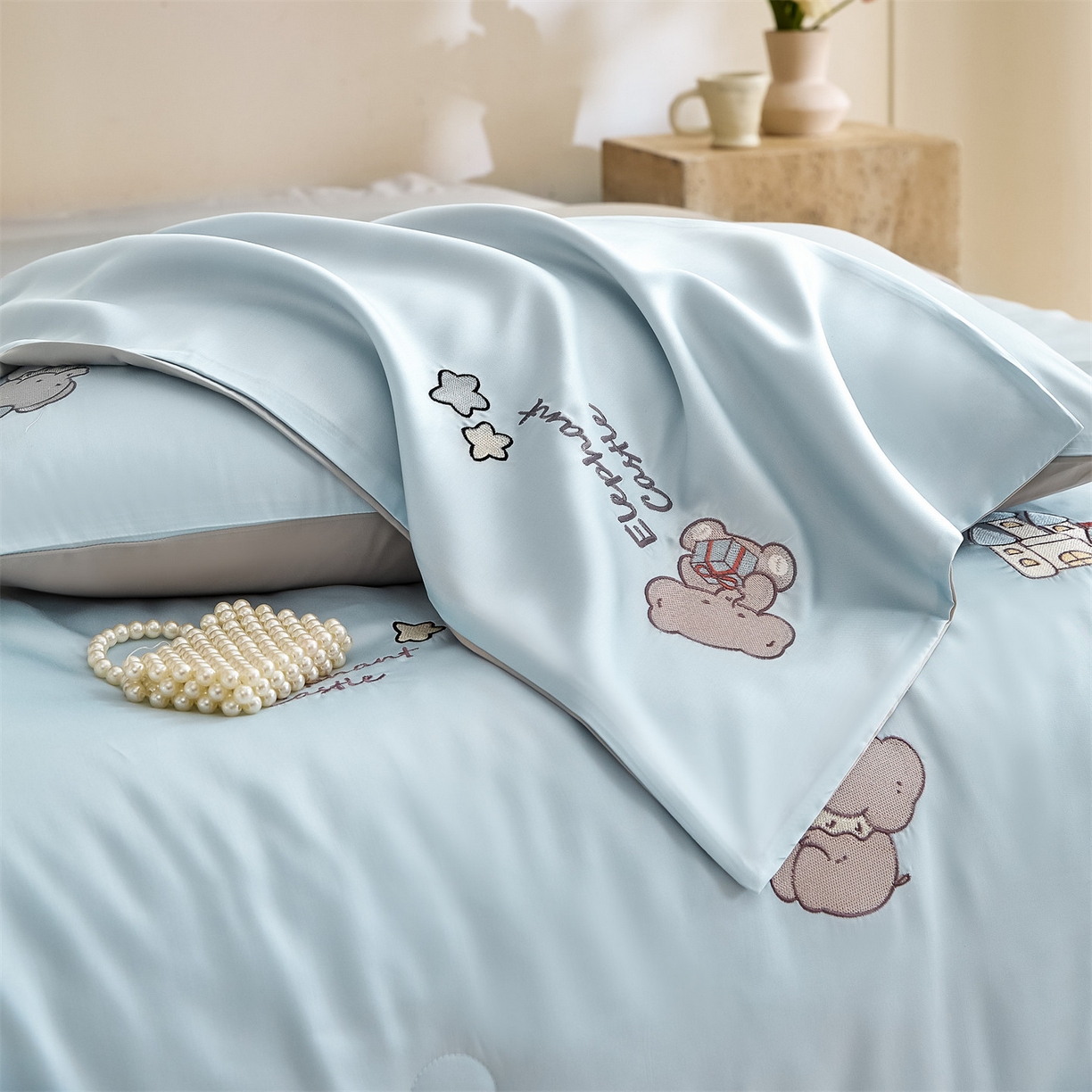 91家纺网 家纺一手货源 找家纺 DC 2026新款A类兰精天丝麻绳平绣系列夏被四件套 婴儿蓝+冰川灰（小象城堡）