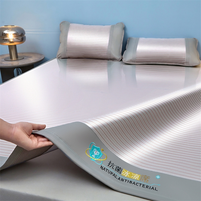 91家纺网 家纺一手货源 找家纺 航途席业 2026新款抗菌冰凉席饼干条纹无纺布凉席席子 素夏 树莓粉