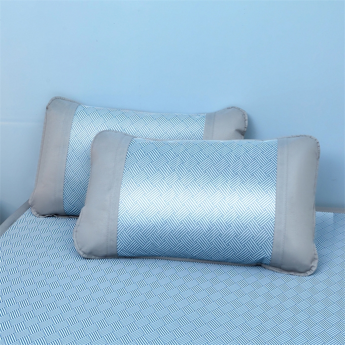 91家纺网 家纺一手货源 找家纺 航途席业 2026新款抗菌冰凉席饼干条纹无纺布凉席席子 思绪 静谧蓝