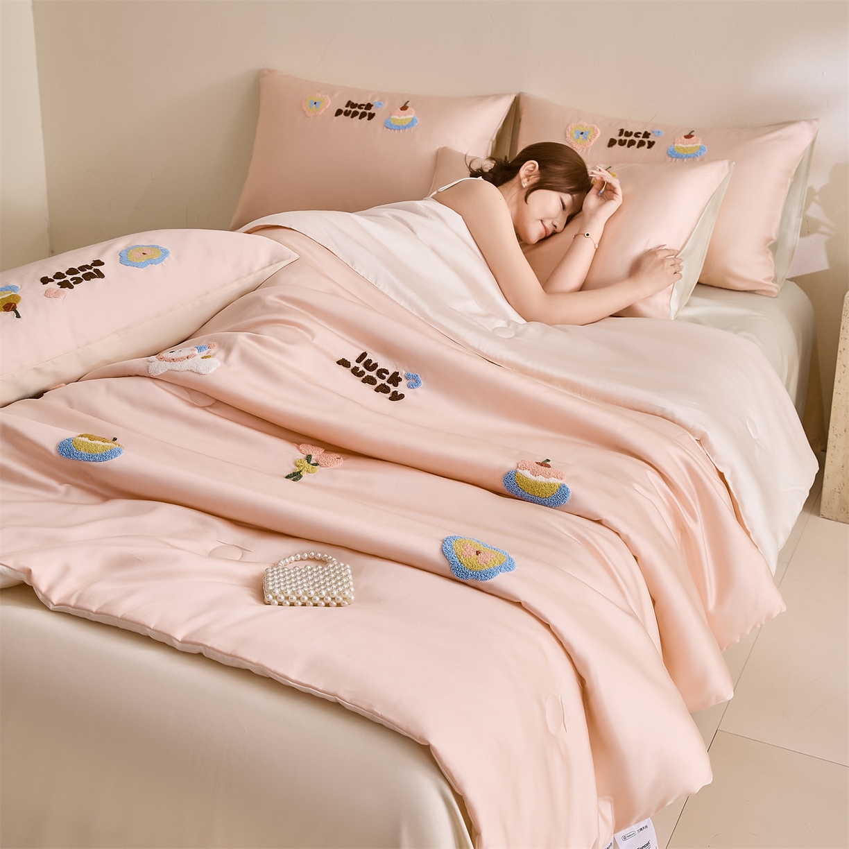 91家纺网 家纺一手货源 找家纺 （总）DC 2026新款A类兰精天丝毛巾绣系列夏被四件套