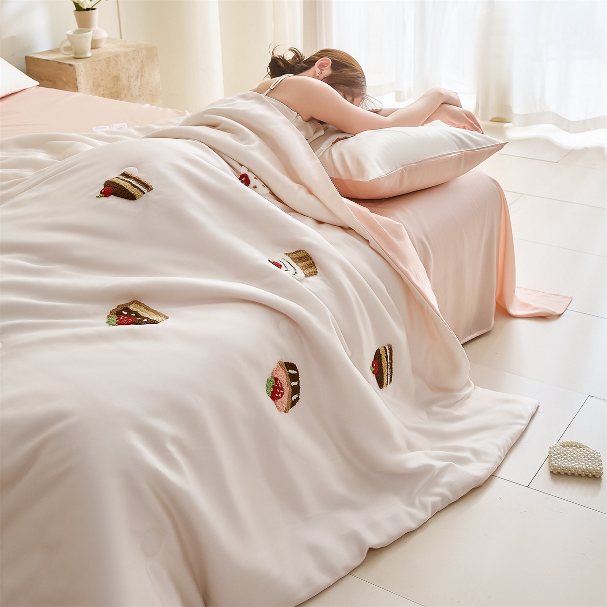 91家纺网 家纺一手货源 找家纺 DC 2026新款A类兰精天丝毛巾绣系列夏被四件套 元气白桃+半熟蜜桃（丝绒蛋糕）
