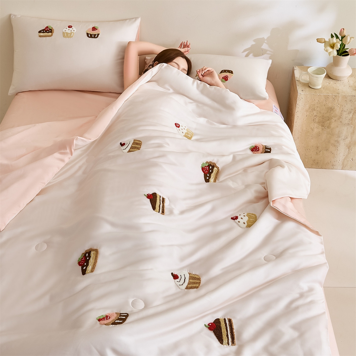 91家纺网 家纺一手货源 找家纺 DC 2026新款A类兰精天丝毛巾绣系列夏被四件套 元气白桃+半熟蜜桃（丝绒蛋糕）