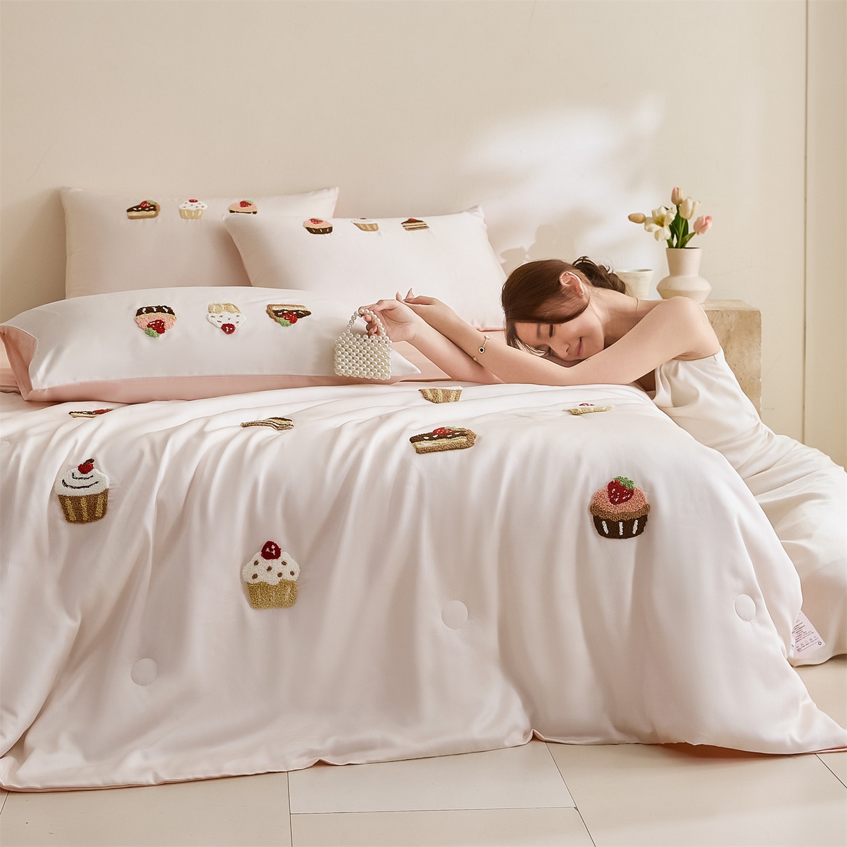 91家纺网 家纺一手货源 找家纺 DC 2026新款A类兰精天丝毛巾绣系列夏被四件套 元气白桃+半熟蜜桃（丝绒蛋糕）