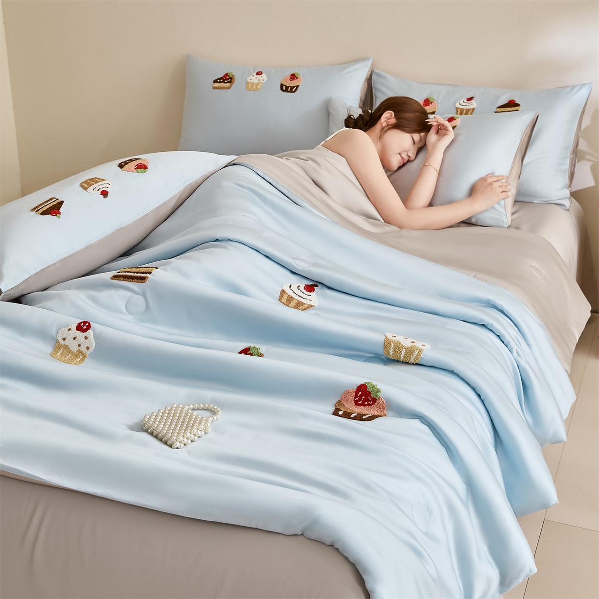 DC 2026新款A类兰精天丝毛巾绣系列夏被四件套 婴儿蓝+冰川灰（丝绒蛋糕）