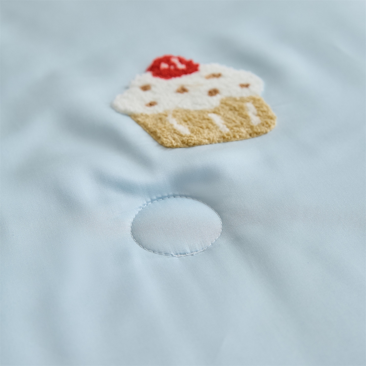 91家纺网 家纺一手货源 找家纺 DC 2026新款A类兰精天丝毛巾绣系列夏被四件套 婴儿蓝+冰川灰（丝绒蛋糕）