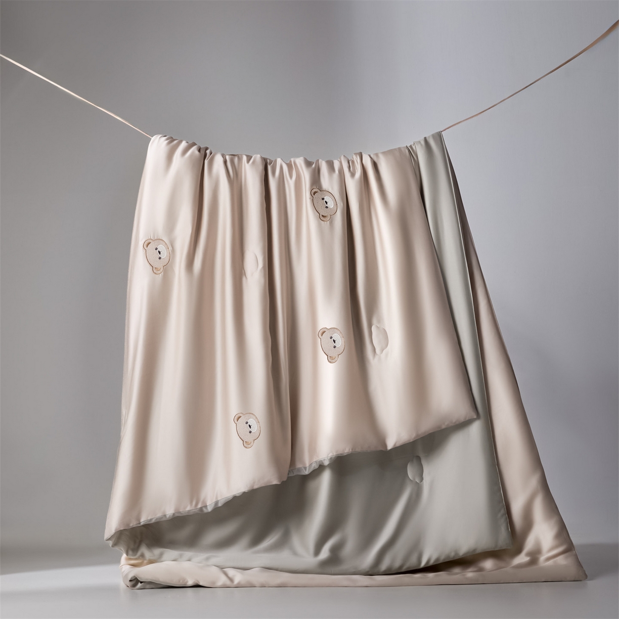 91家纺网 家纺一手货源 找家纺 （总）无界 2026新款水洗真丝夏被-散点-贝尔