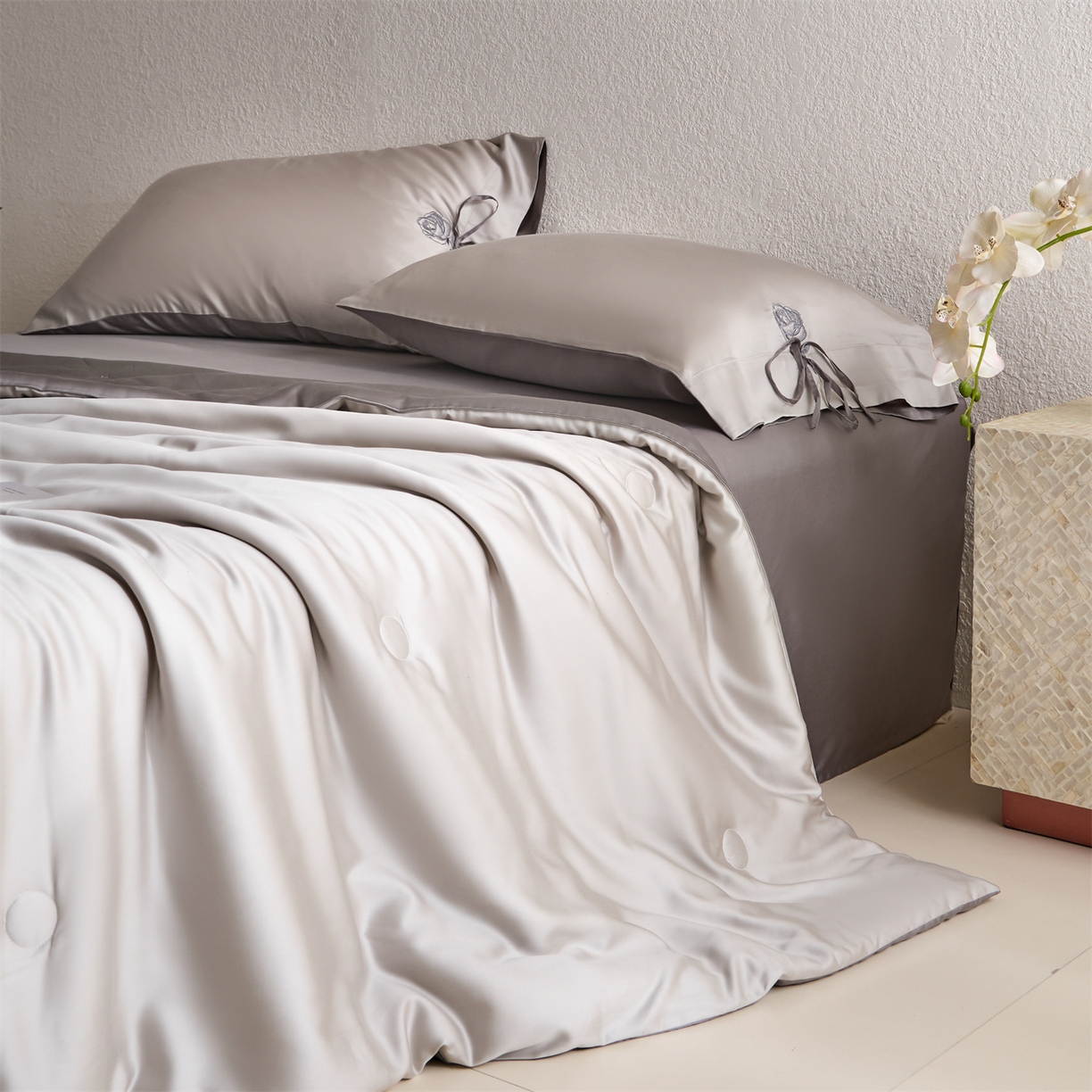 91家纺网 家纺一手货源 找家纺 （总）DC 2026新款A类兰精天丝玫瑰压线抽绳款夏被四件套--日落玫瑰系列