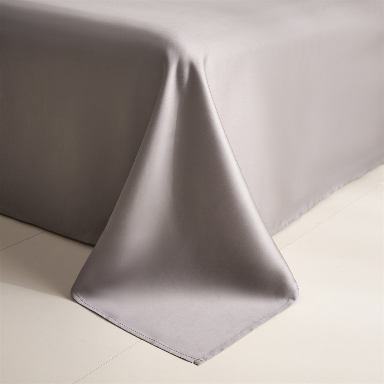 91家纺网 家纺一手货源 找家纺 DC 2026新款A类兰精天丝玫瑰压线抽绳款夏被四件套--日落玫瑰系列 浅茶+经典灰