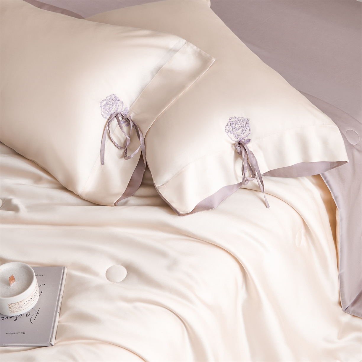 91家纺网 家纺一手货源 找家纺 DC 2026新款A类兰精天丝玫瑰压线抽绳款夏被四件套--日落玫瑰系列 杏白-素粉