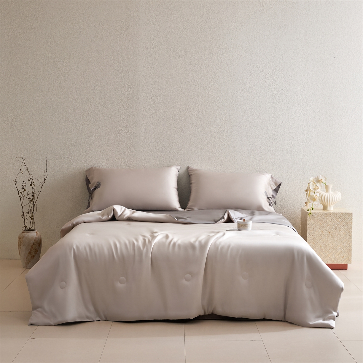 91家纺网 家纺一手货源 找家纺 DC 2026新款A类兰精天丝玫瑰压线抽绳款夏被四件套--日落玫瑰系列 浅茶+经典灰