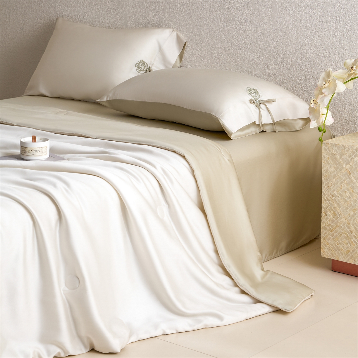 91家纺网 家纺一手货源 找家纺 DC 2026新款A类兰精天丝玫瑰压线抽绳款夏被四件套--日落玫瑰系列 元气白桃+桉树绿