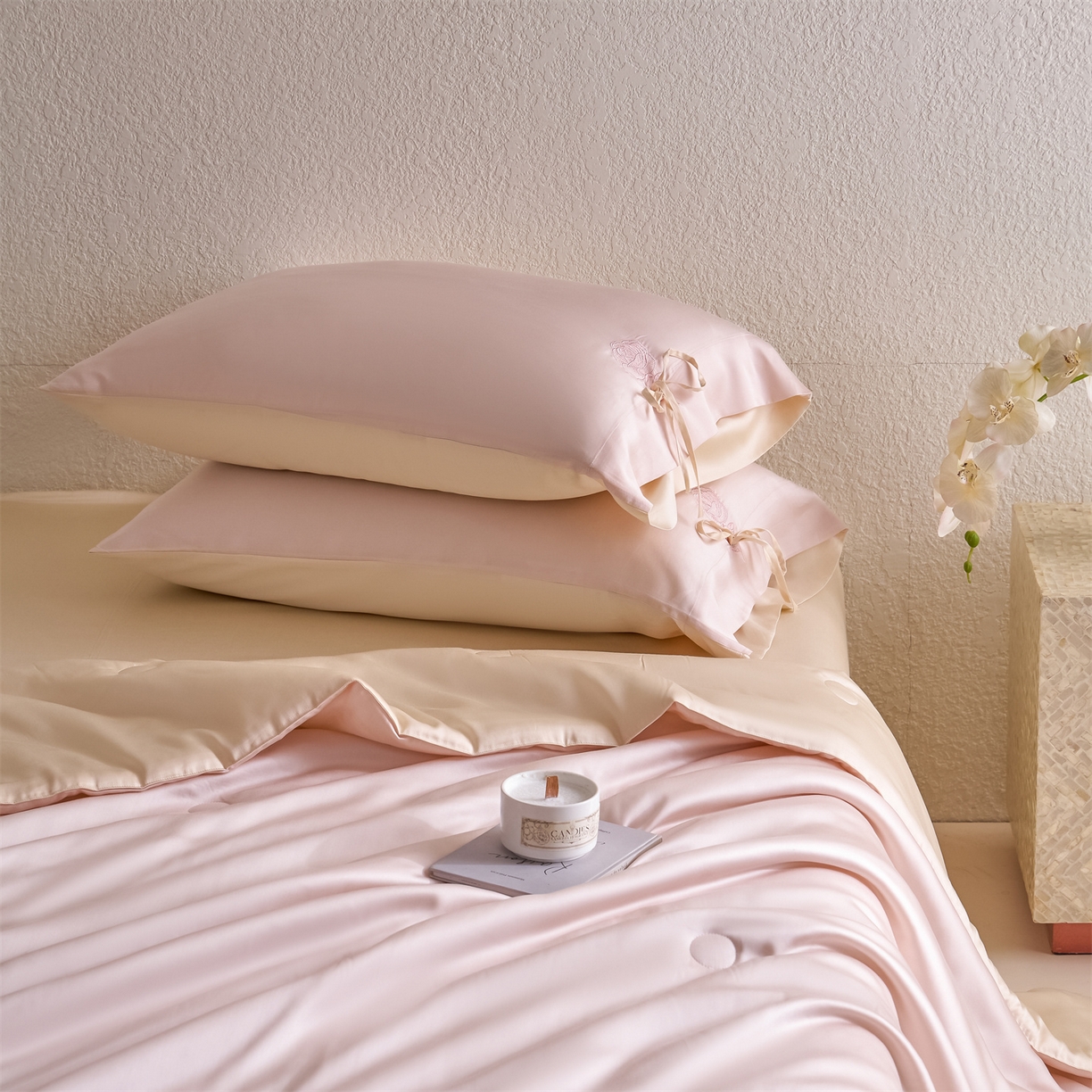 91家纺网 家纺一手货源 找家纺 DC 2026新款A类兰精天丝玫瑰压线抽绳款夏被四件套--日落玫瑰系列 冰雾粉+卡其