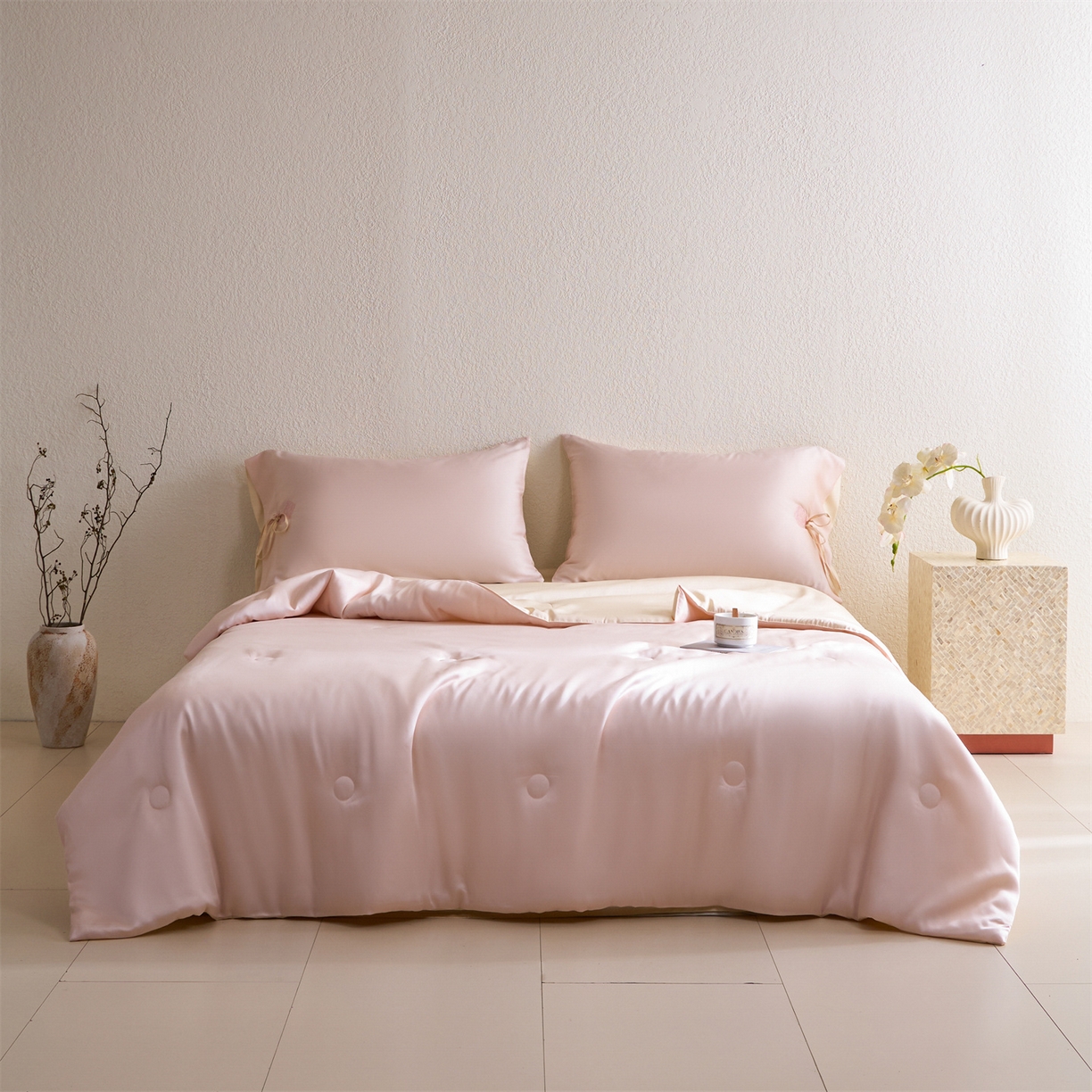 91家纺网 家纺一手货源 找家纺 DC 2026新款A类兰精天丝玫瑰压线抽绳款夏被四件套--日落玫瑰系列 冰雾粉+卡其