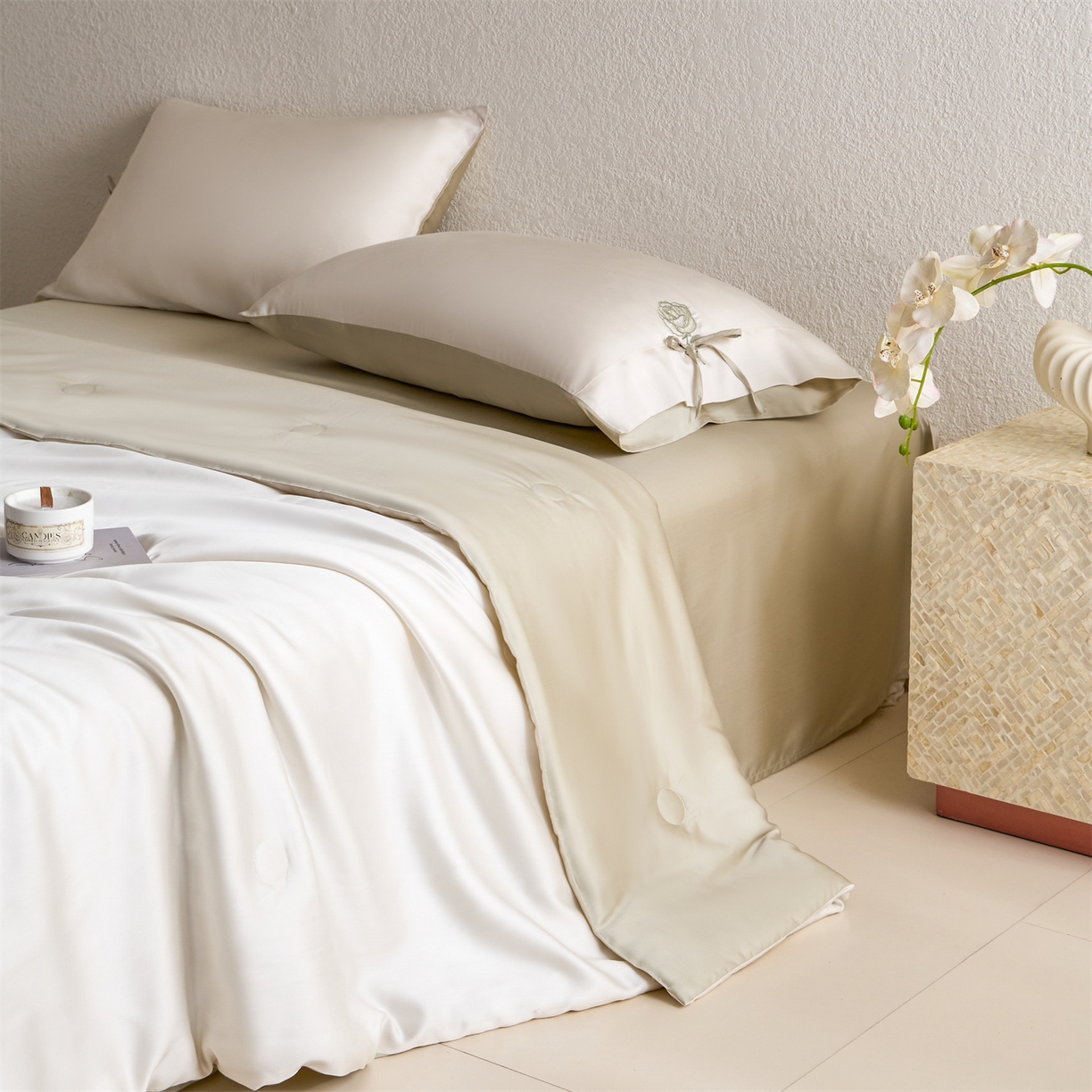 91家纺网 家纺一手货源 找家纺 DC 2026新款A类兰精天丝玫瑰压线抽绳款夏被四件套--日落玫瑰系列 元气白桃+桉树绿