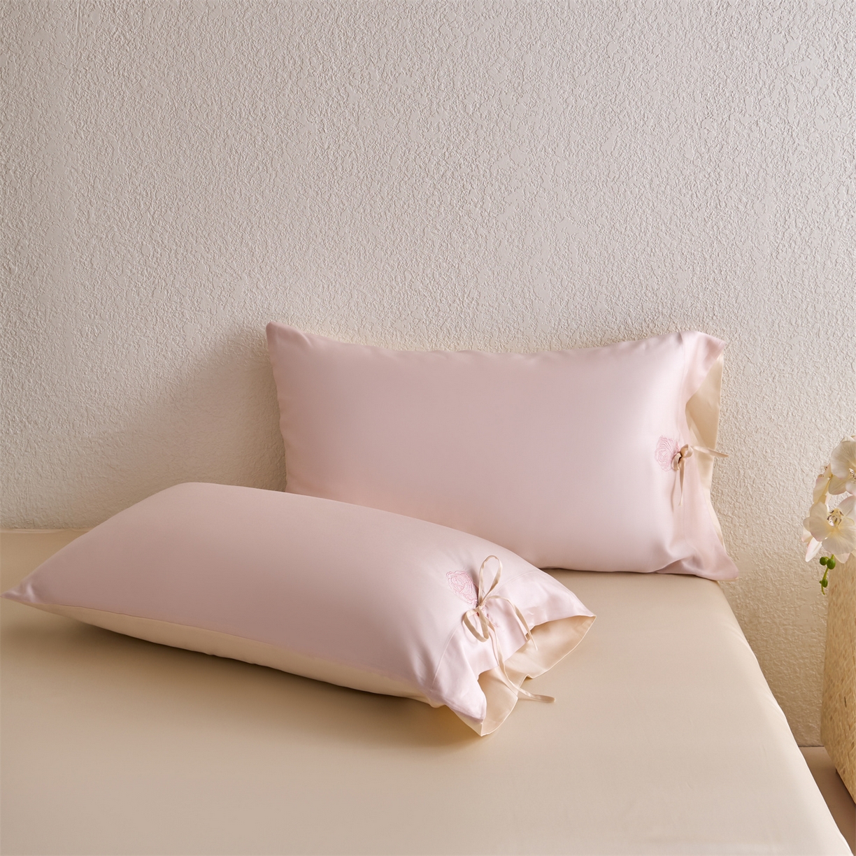 91家纺网 家纺一手货源 找家纺 DC 2026新款A类兰精天丝玫瑰压线抽绳款夏被四件套--日落玫瑰系列 冰雾粉+卡其