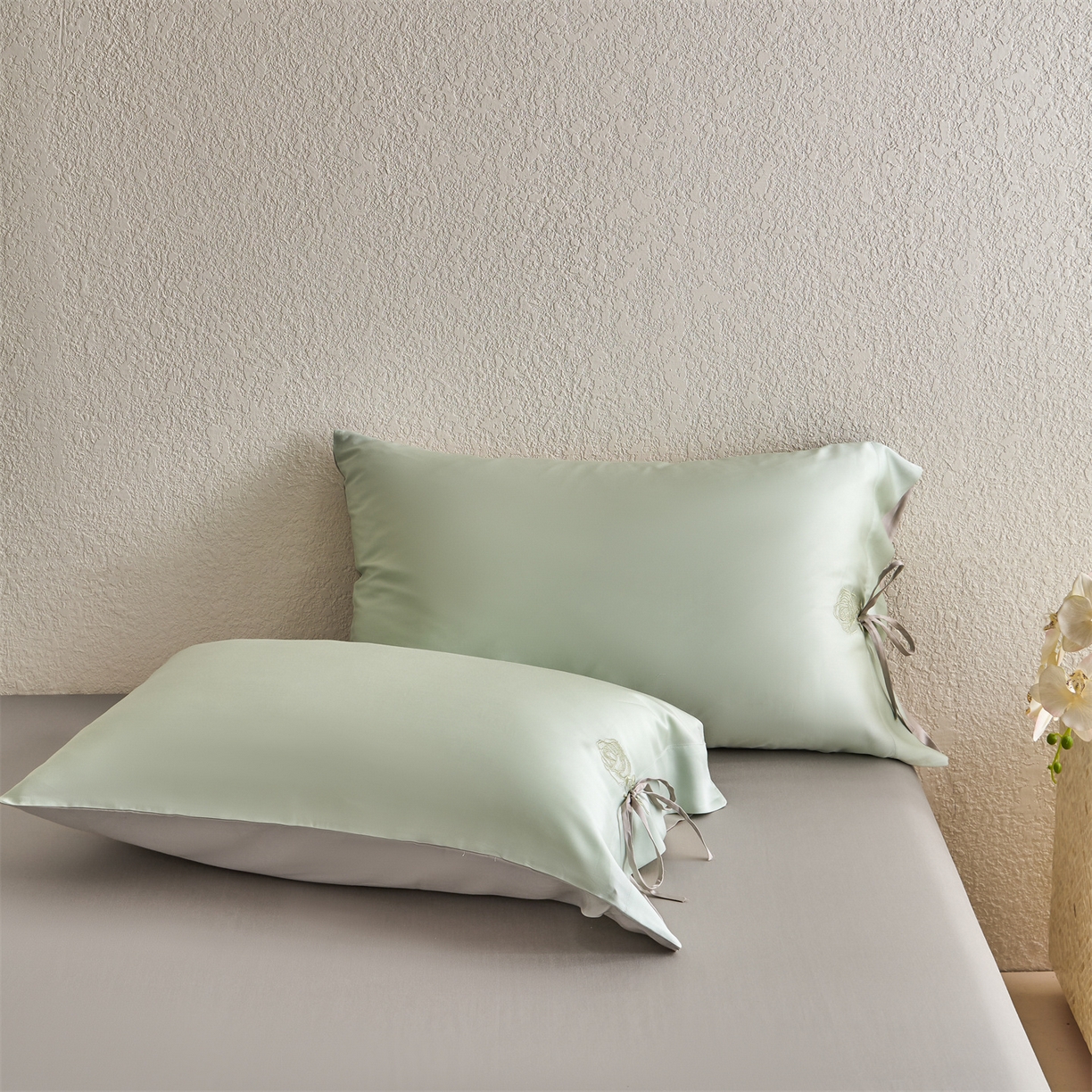 91家纺网 家纺一手货源 找家纺 DC 2026新款A类兰精天丝玫瑰压线抽绳款夏被四件套--日落玫瑰系列 亚丁绿+冰川灰