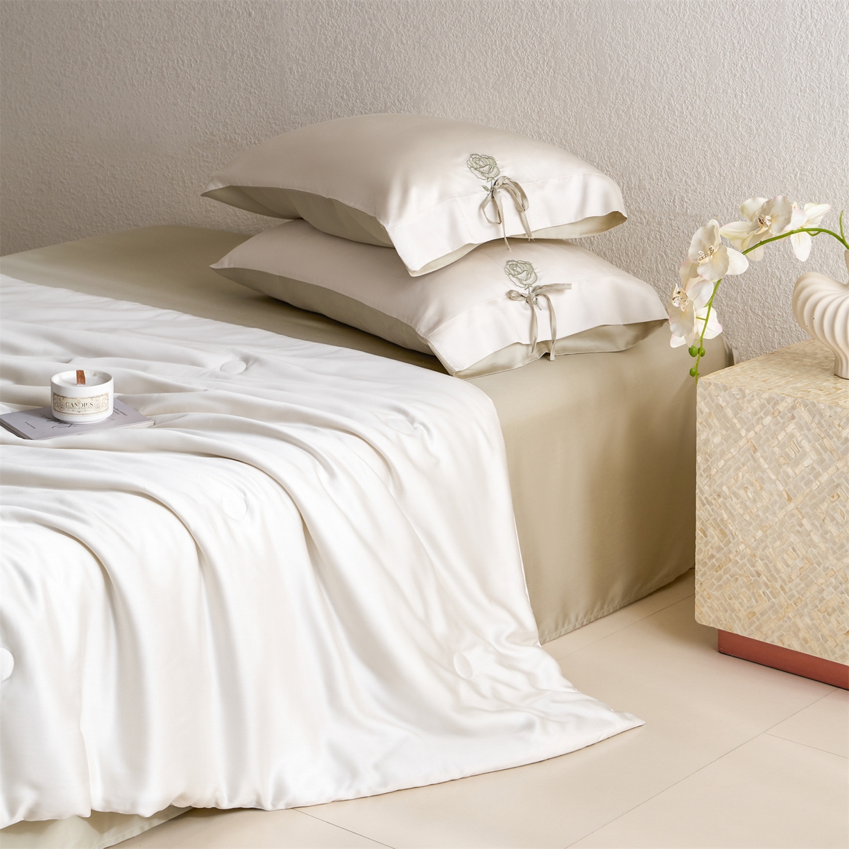 91家纺网 家纺一手货源 找家纺 DC 2026新款A类兰精天丝玫瑰压线抽绳款夏被四件套--日落玫瑰系列 元气白桃+桉树绿