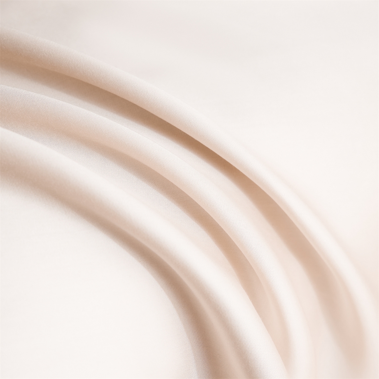 91家纺网 家纺一手货源 找家纺 DC 2026新款A类兰精天丝玫瑰压线抽绳款夏被四件套--日落玫瑰系列 杏白-素粉