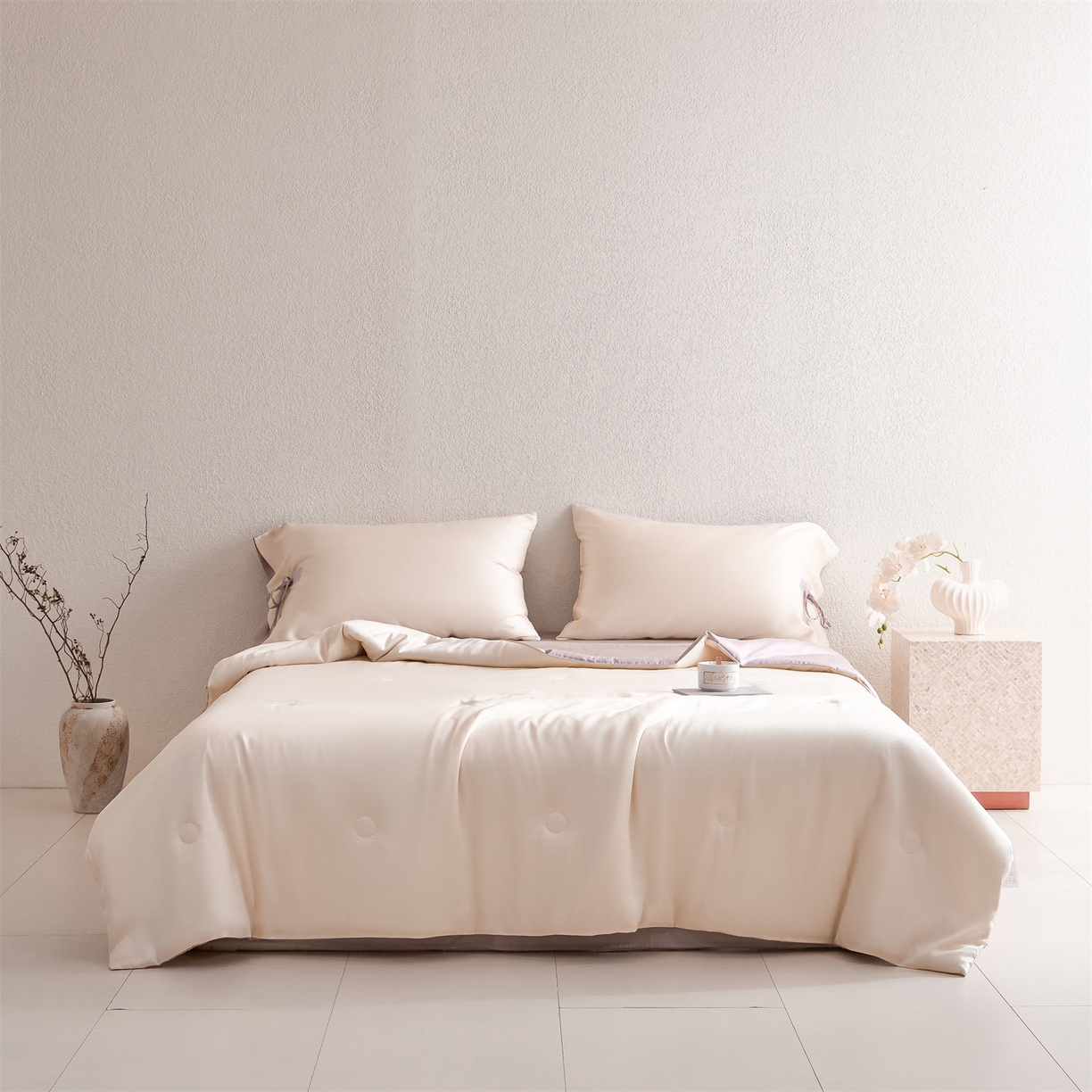 91家纺网 家纺一手货源 找家纺 DC 2026新款A类兰精天丝玫瑰压线抽绳款夏被四件套--日落玫瑰系列 杏白-素粉