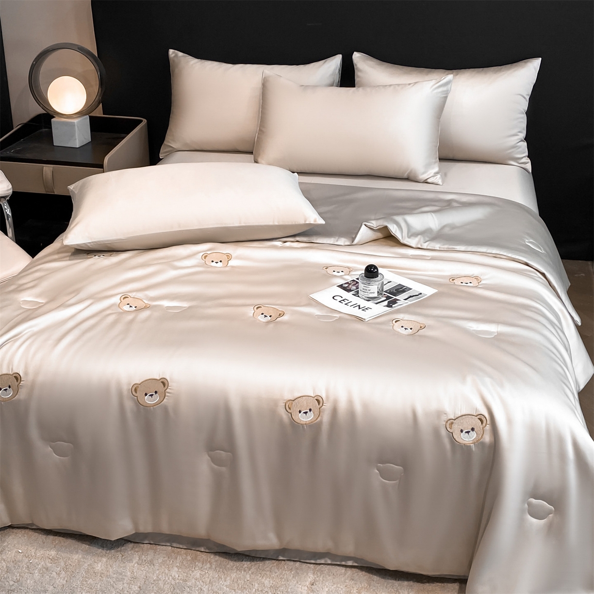 91家纺网 家纺一手货源 找家纺 无界 2026新款水洗真丝夏被-散点-贝尔 贝尔 浅茶+冰川灰（小熊）